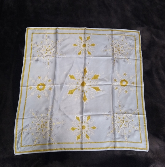 MOMA. Holiday Snowflake Neckerchief - Picture 12 of 14